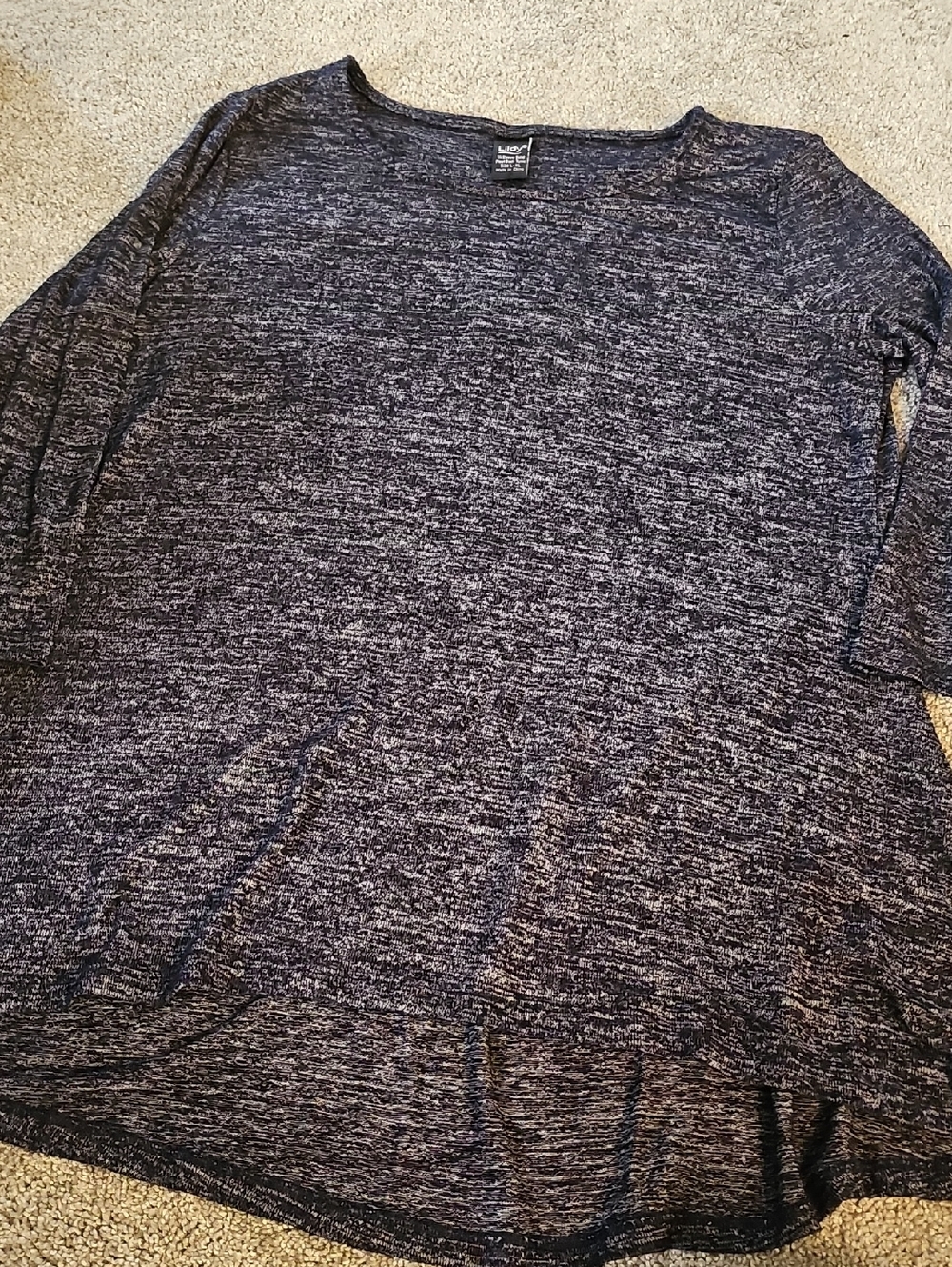 T4🔹️Heathered Navy Long-Sleeve Women's Top